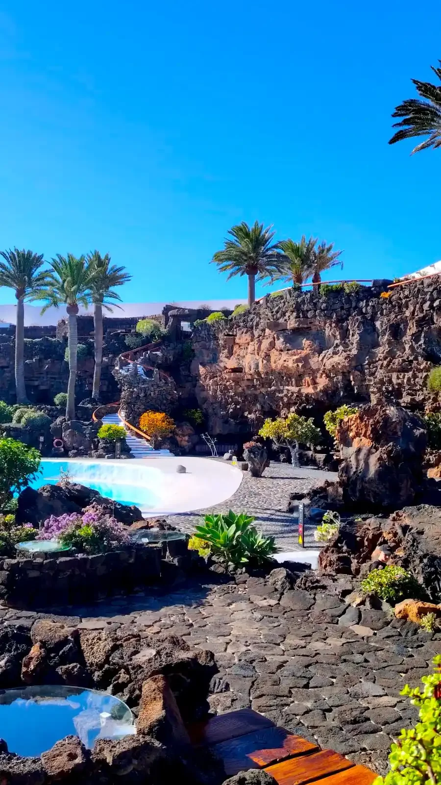 Location dei Jameos del Agua a Lanzarote per matrimoni esclusivi immersi nella roccia vulcanica

